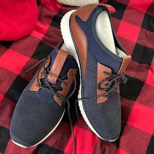 NWOT lace up men’s Cole Haan shoes